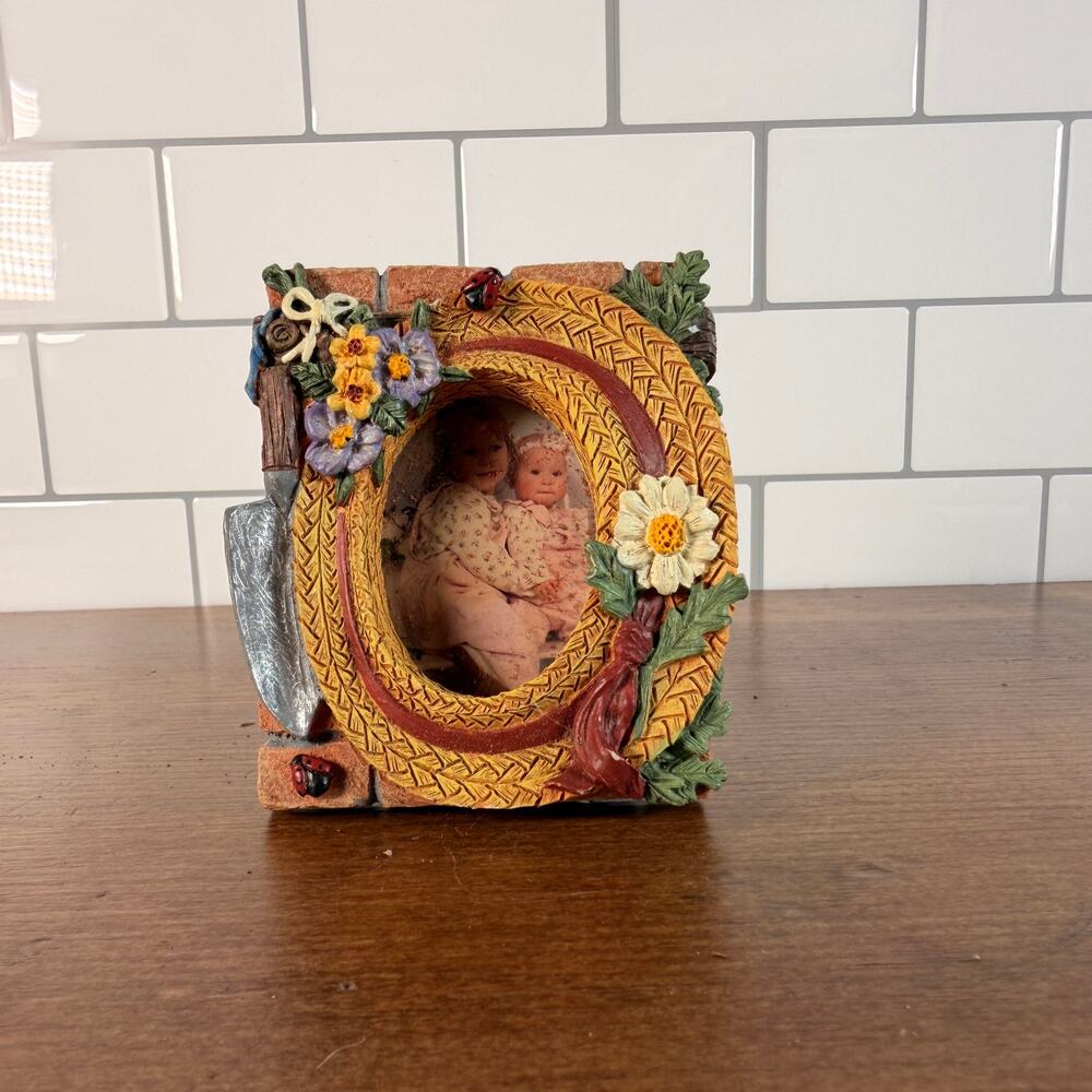 Vintage Cottagecore Garden Straw Hat Resin Mini Picture Frame